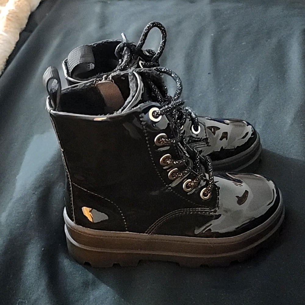 Kids boots size 10